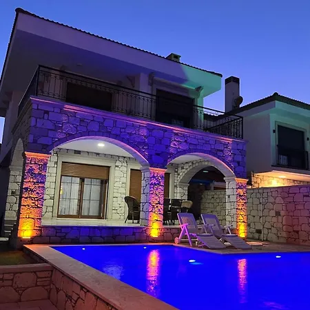 Villa Reisdere Kiralik Havuzlu *