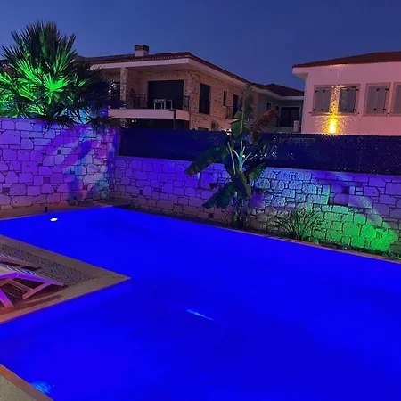 Reisdere Kiralik Havuzlu Villa Cesme