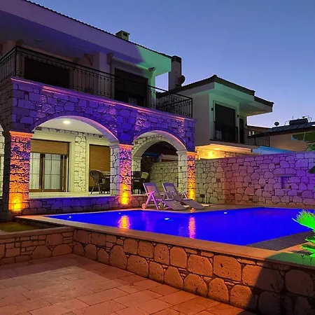 Villa Reisdere Kiralik Havuzlu *