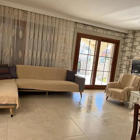 Villa Reisdere Kiralik Havuzlu Cesme