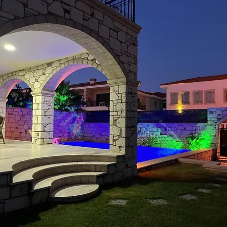 Villa Reisdere Kiralik Havuzlu Cesme