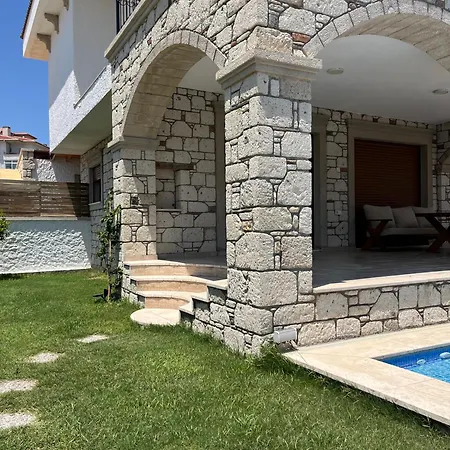 Reisdere Kiralik Havuzlu * Cesme