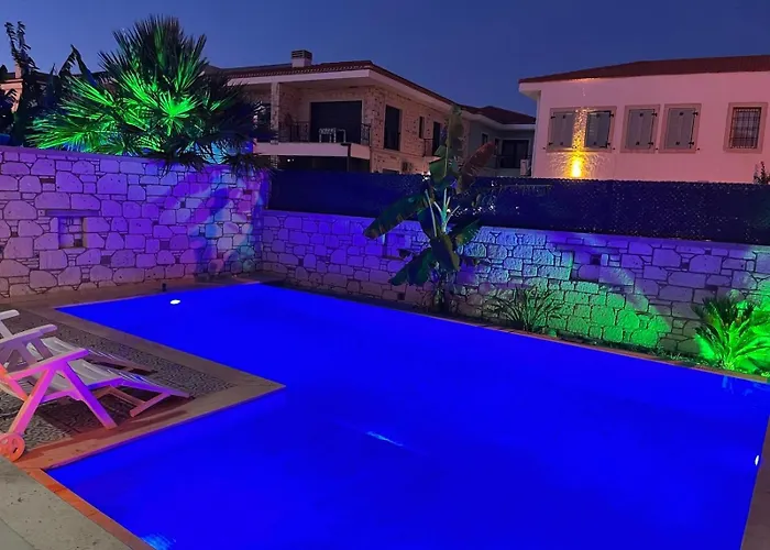 Reisdere Kiralik Havuzlu Villa Çeşme