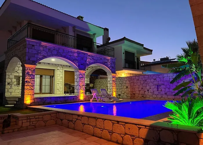 Reisdere Kiralik Havuzlu * Çeşme