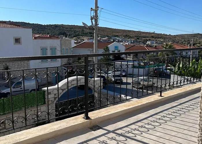 Reisdere Kiralik Havuzlu * Çeşme