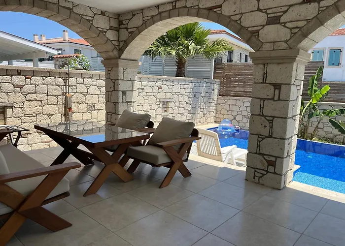 Reisdere Kiralik Havuzlu Villa *