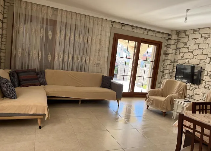 Villa Reisdere Kiralik Havuzlu Çeşme