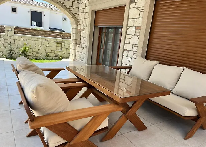 Reisdere Kiralik Havuzlu Çeşme